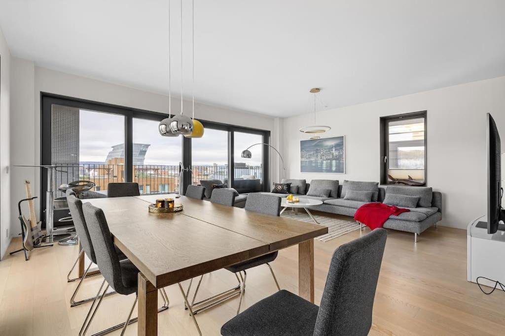 Modern 3Bed Room Sea View Apartment @ Oslo Barcode 외부 사진