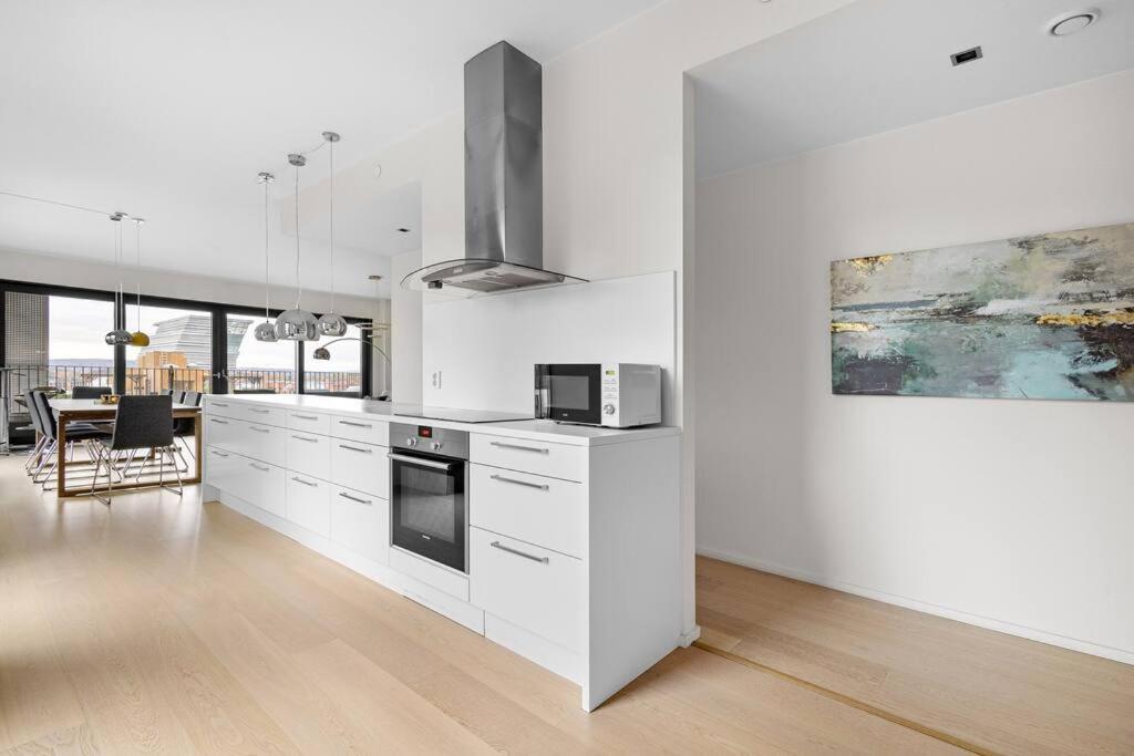 Modern 3Bed Room Sea View Apartment @ Oslo Barcode 외부 사진