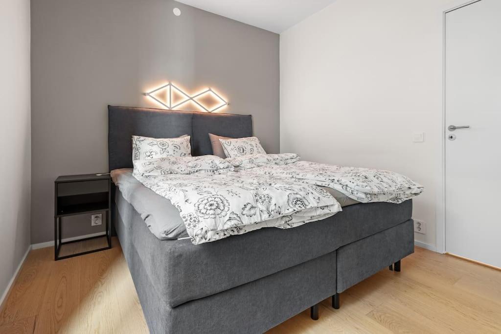 Modern 3Bed Room Sea View Apartment @ Oslo Barcode 외부 사진