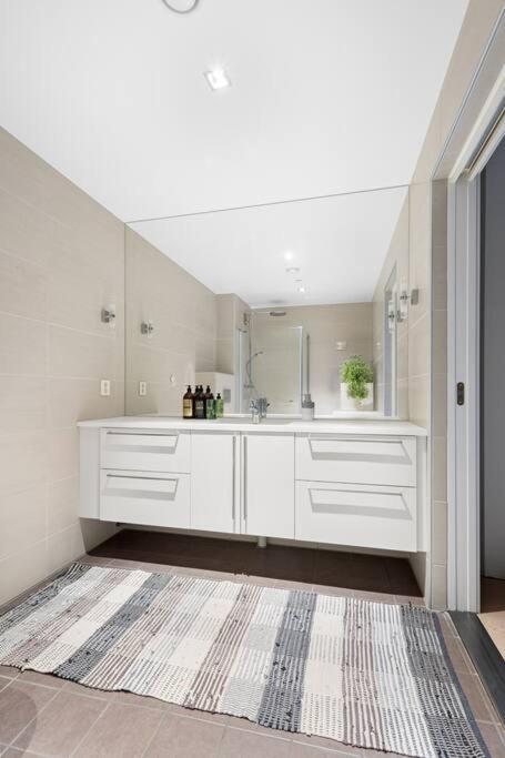 Modern 3Bed Room Sea View Apartment @ Oslo Barcode 외부 사진
