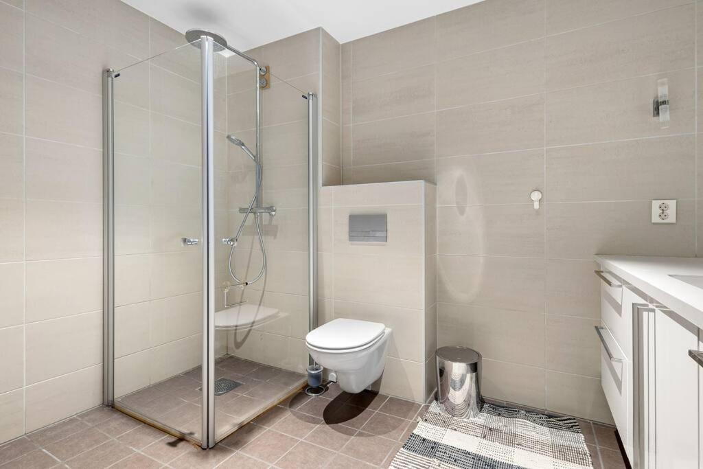 Modern 3Bed Room Sea View Apartment @ Oslo Barcode 외부 사진