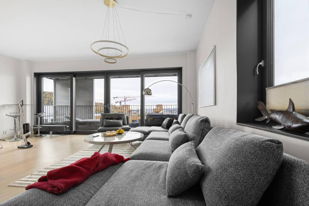 Modern 3Bed Room Sea View Apartment @ Oslo Barcode 외부 사진